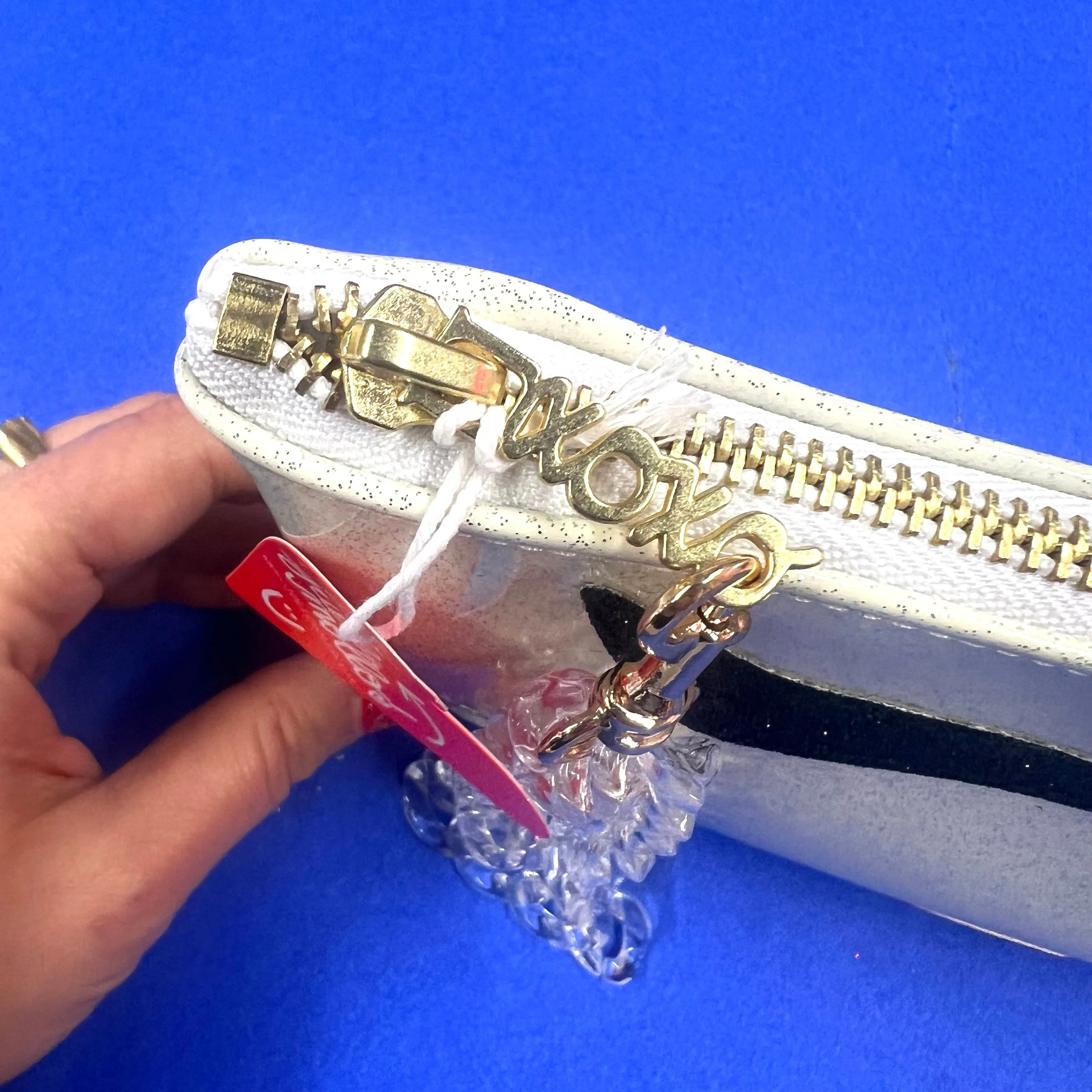 Snake Keychain Clutch! 🐍 Embrace Edgy Elegance!